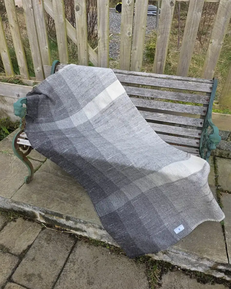 Two Sisters Tweed Throw gotland