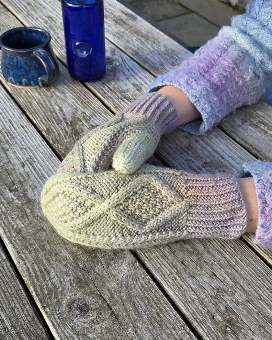 Hand dyed mittens - S