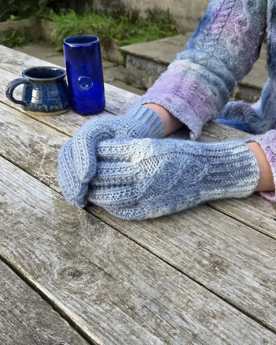 Hand dyed gloves - L