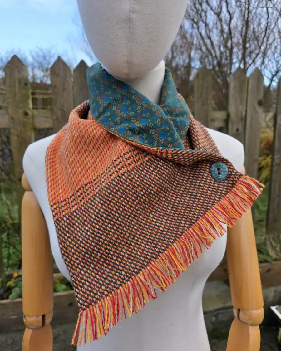 Two Sisters lambswool Tweed neck warmer