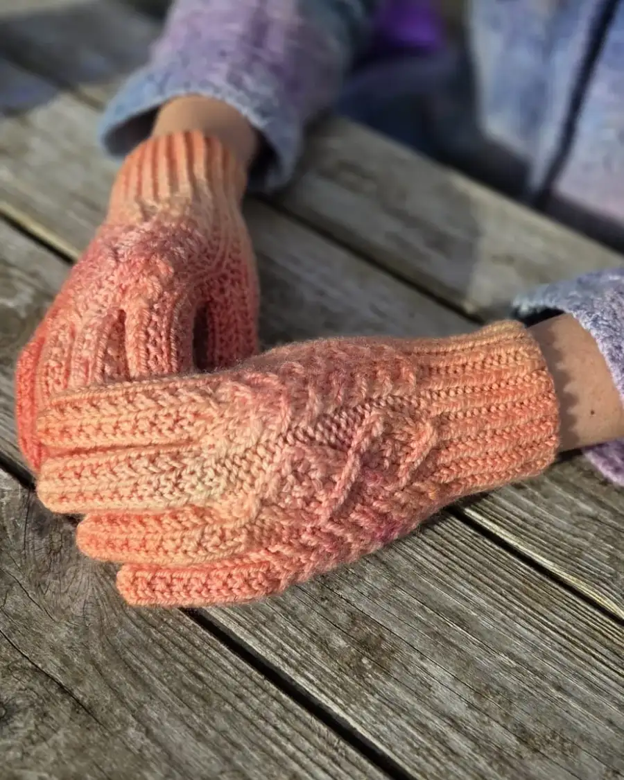 Hand dyed gloves - M