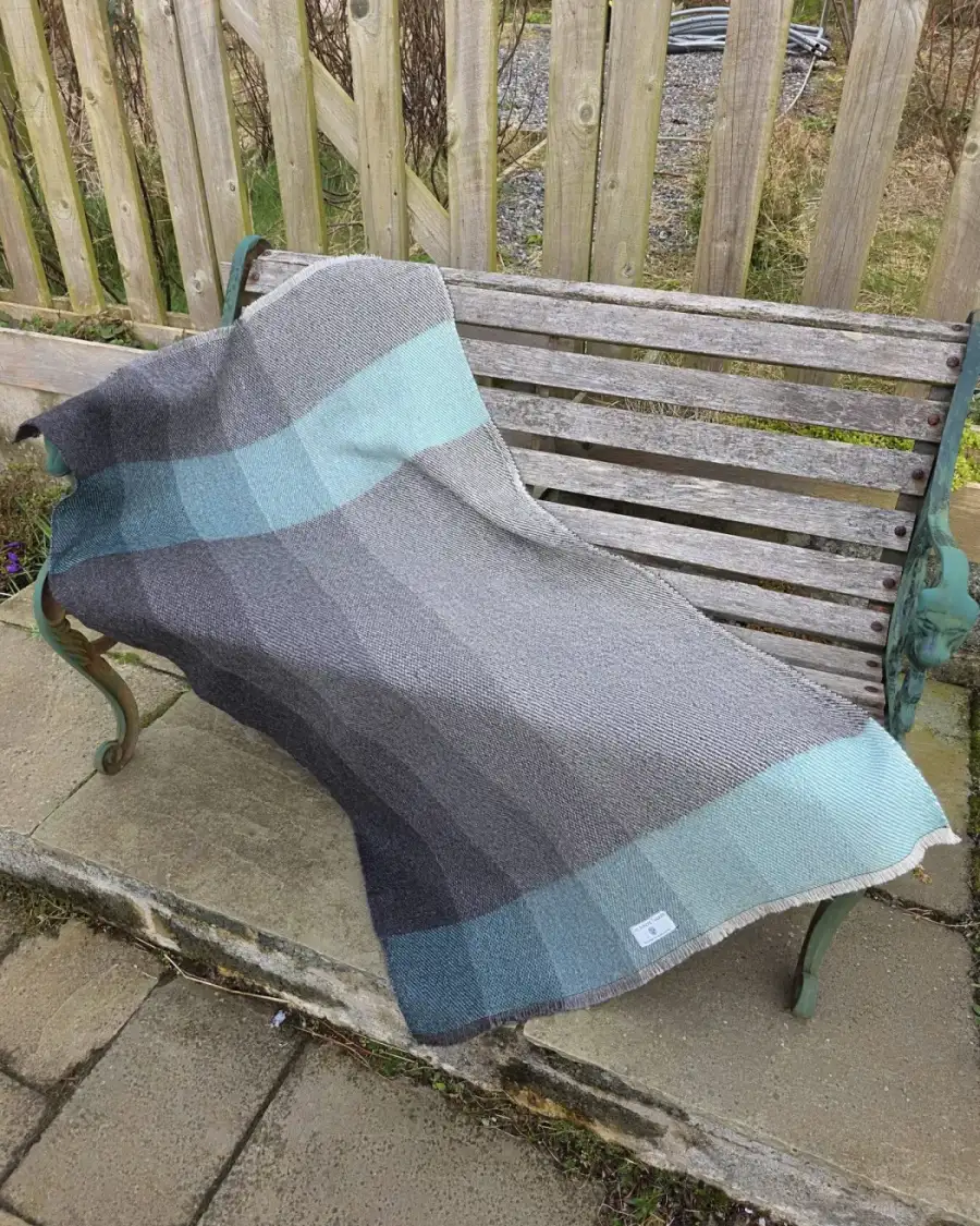 Two Sisters Tweed Throw gotland
