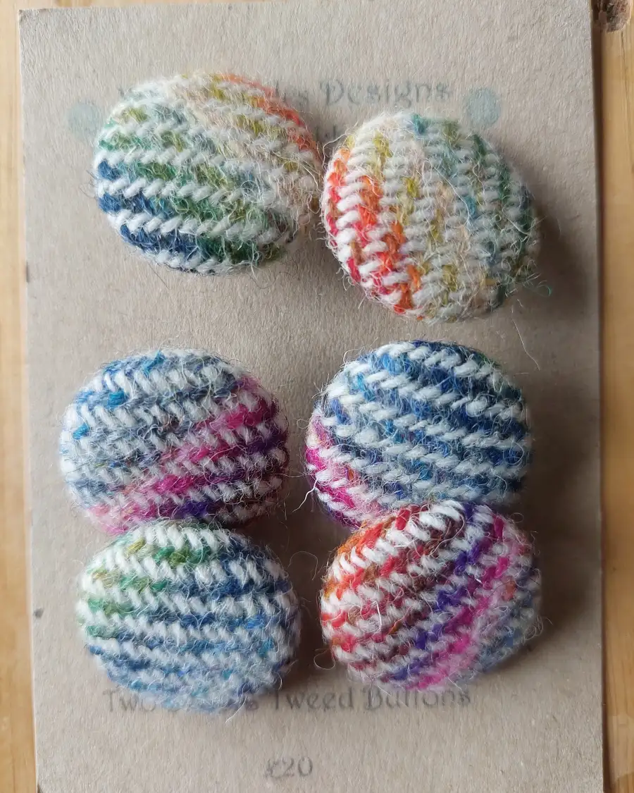 Two Sisters tweed buttons - 3 3