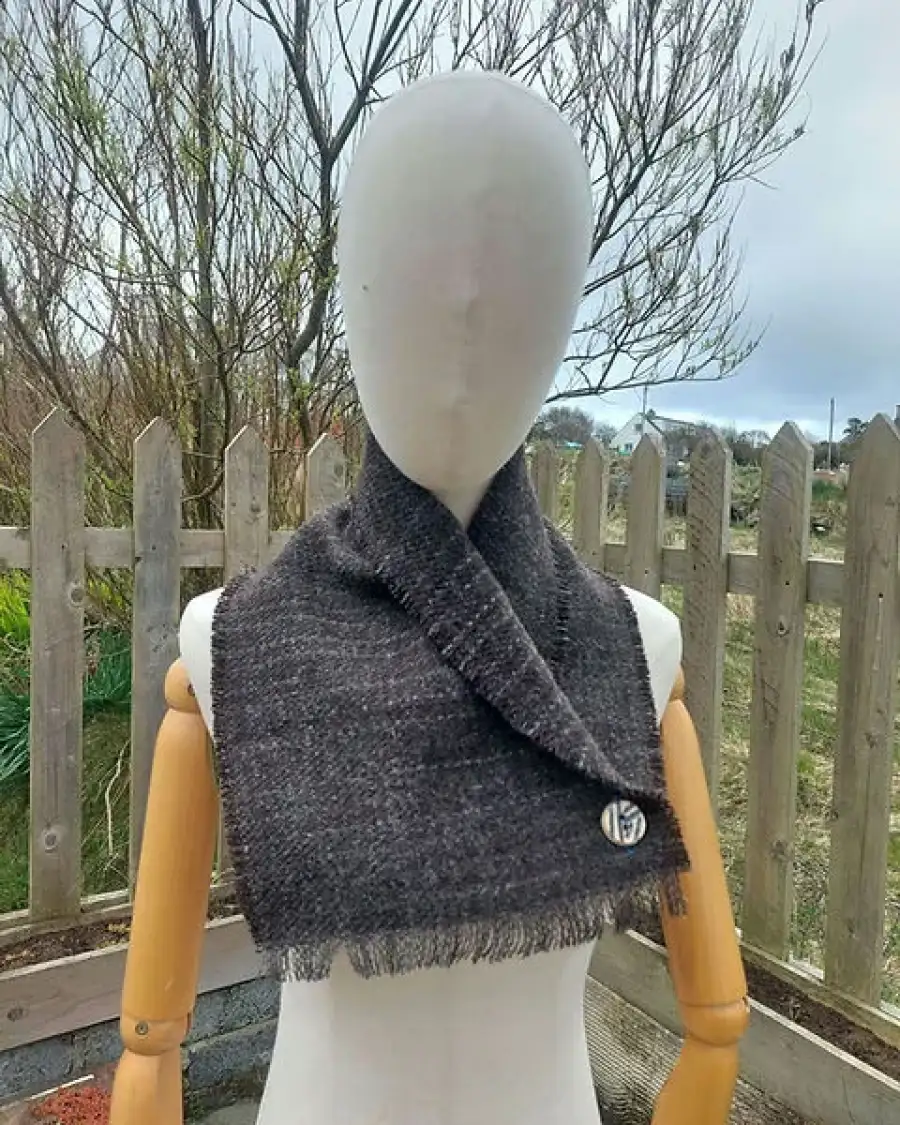 Two Sisters Tweed Neckwarmer gotland