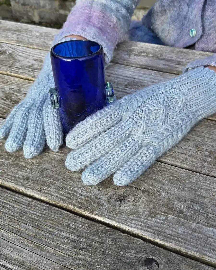 Hand dyed gloves - S
