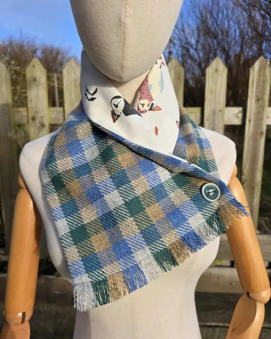 Two Sisters lambswool Tweed neck warmer