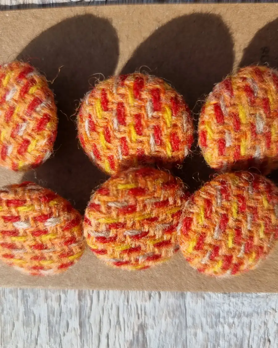 Three Sisters Tweed Buttons - 3 4