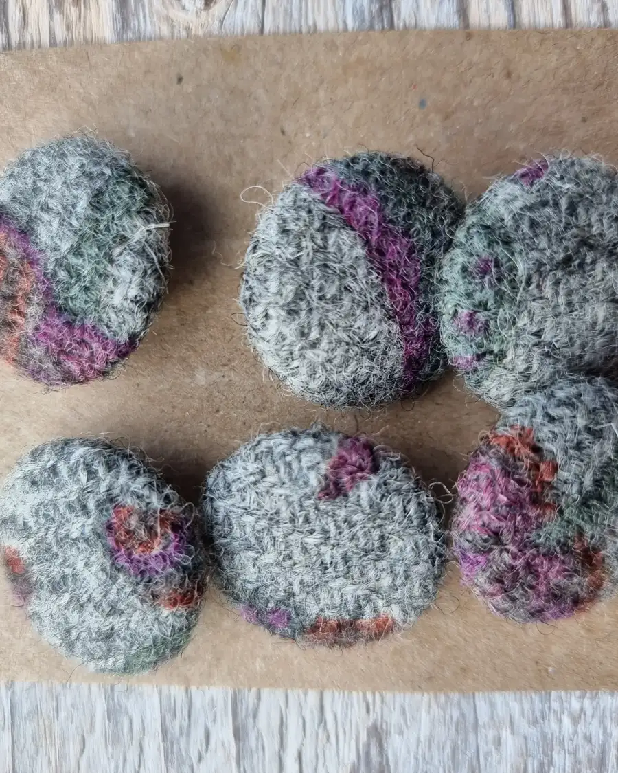 Harris Tweed buttons - 2 3