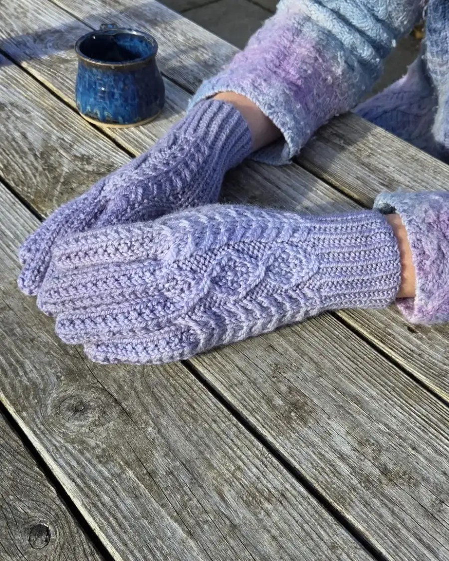 Hand dyed gloves - L