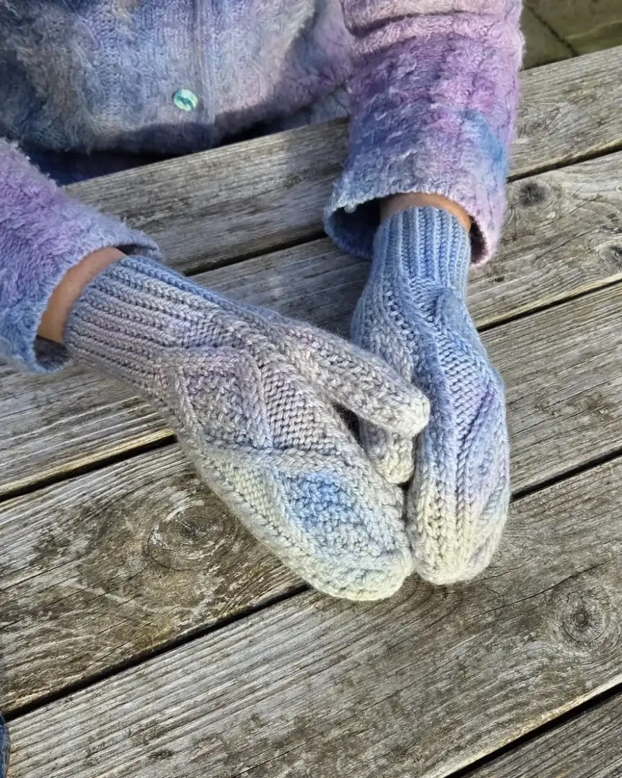 Hand dyed mittens - S