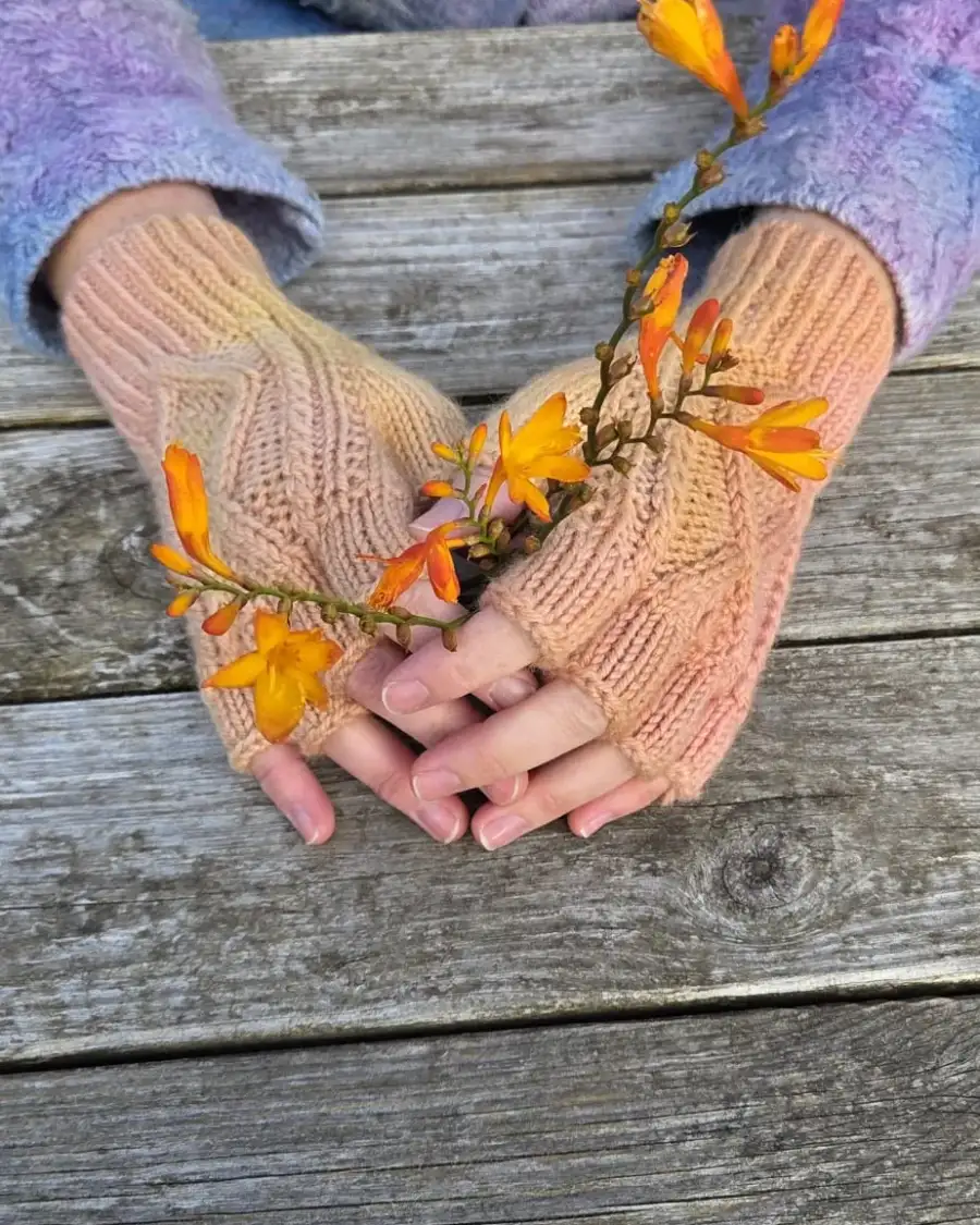 Hand dyed fingerless gloves S