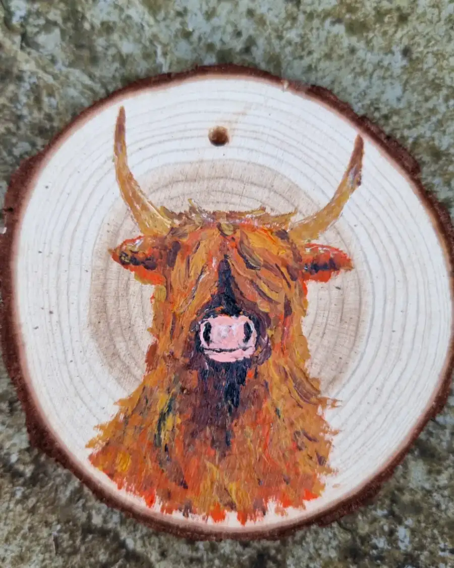 Heilan coo on wood slice