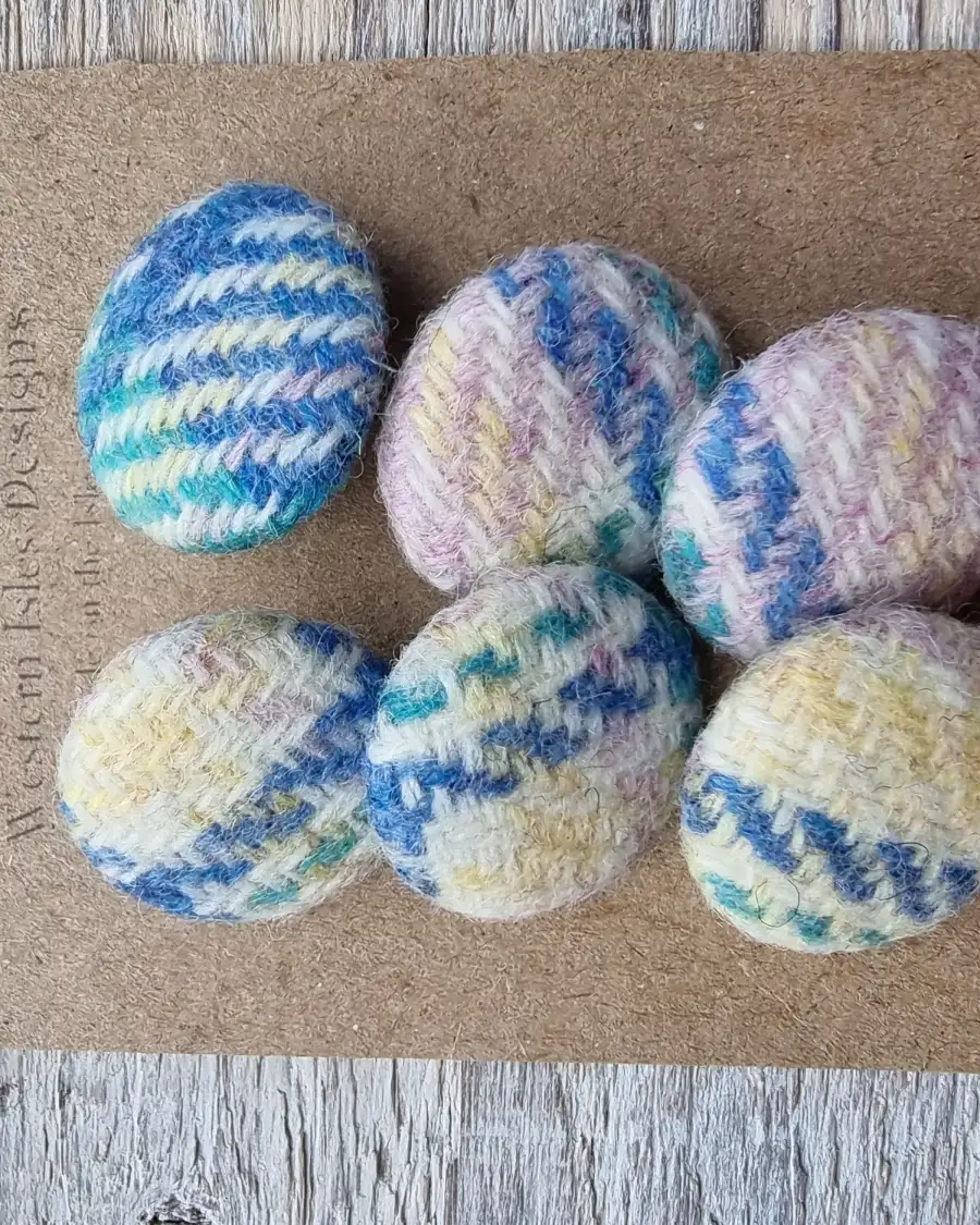 Amor Tweed Buttons - 3