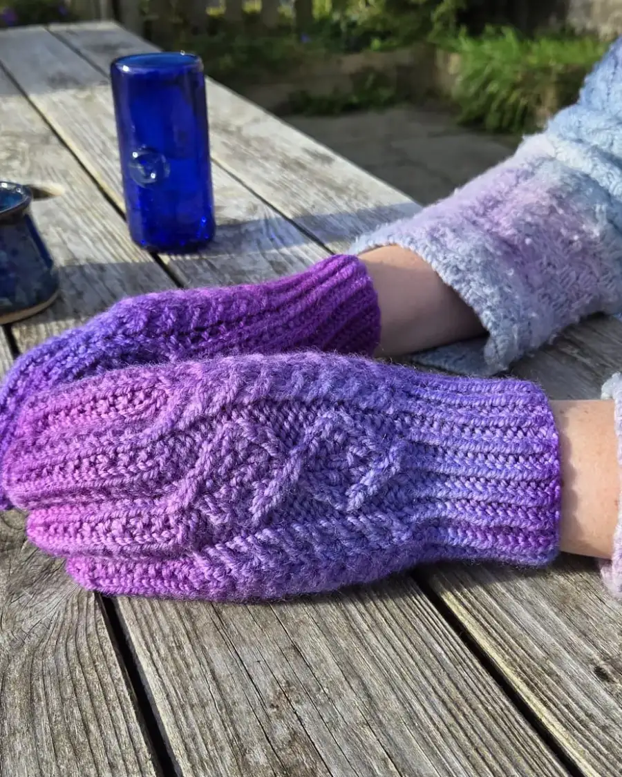 Hand dyed gloves - S