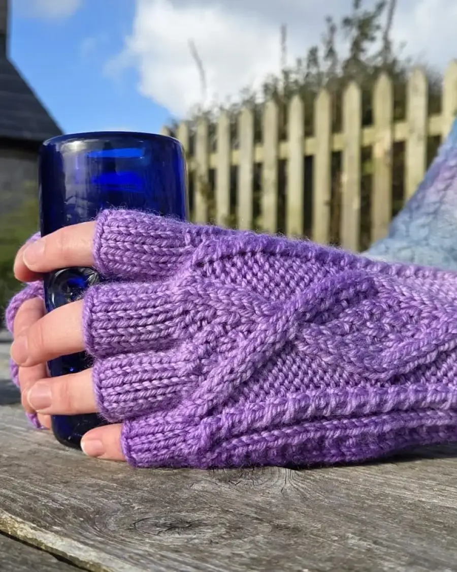 Hand dyed fingerless gloves M