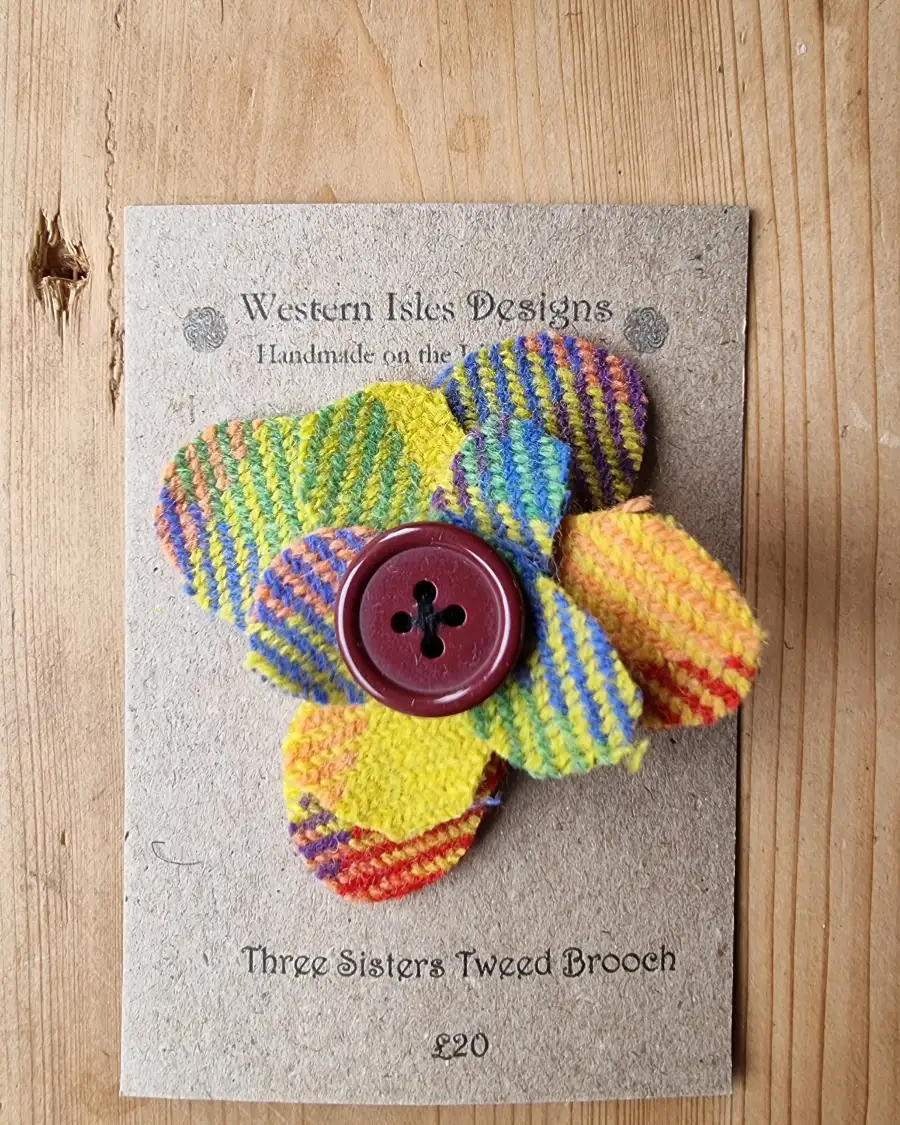 Amor Tweed pin brooch