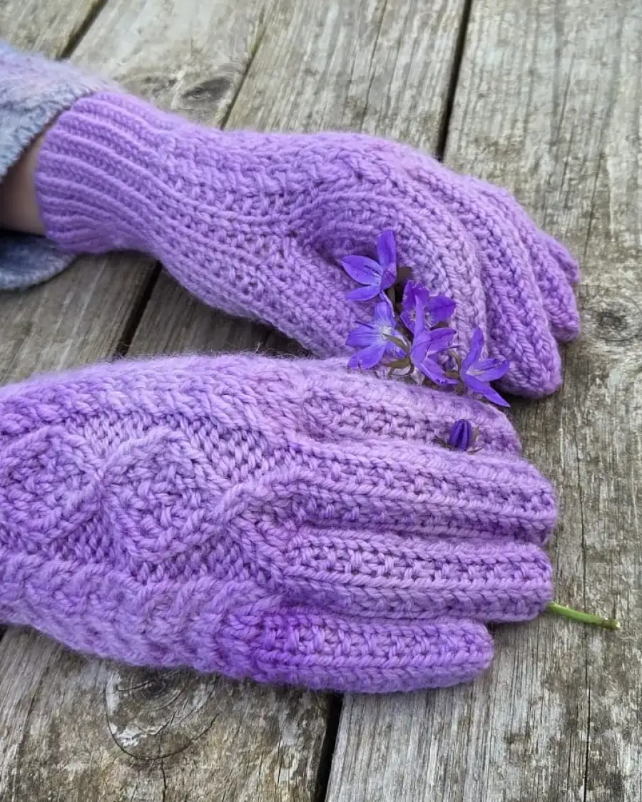 Hand dyed gloves - M