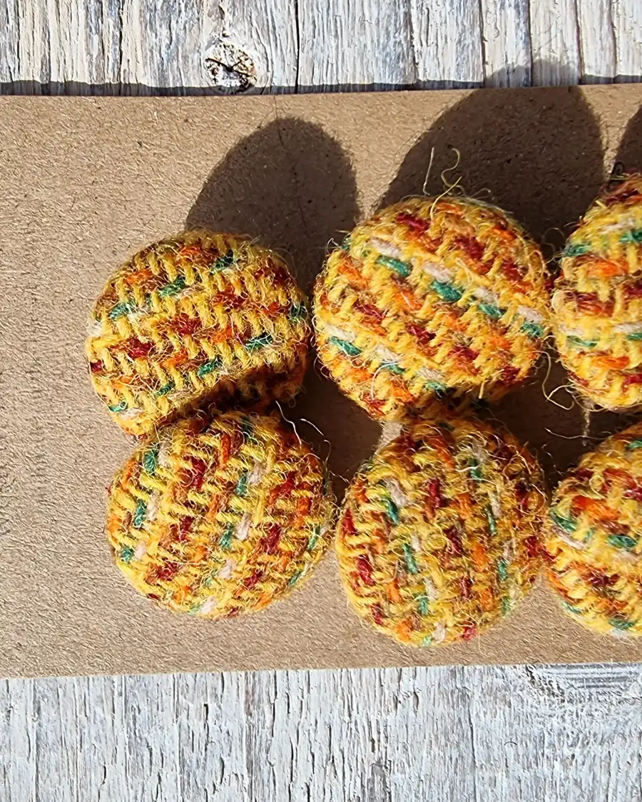 Three Sisters Tweed Buttons - 6 2