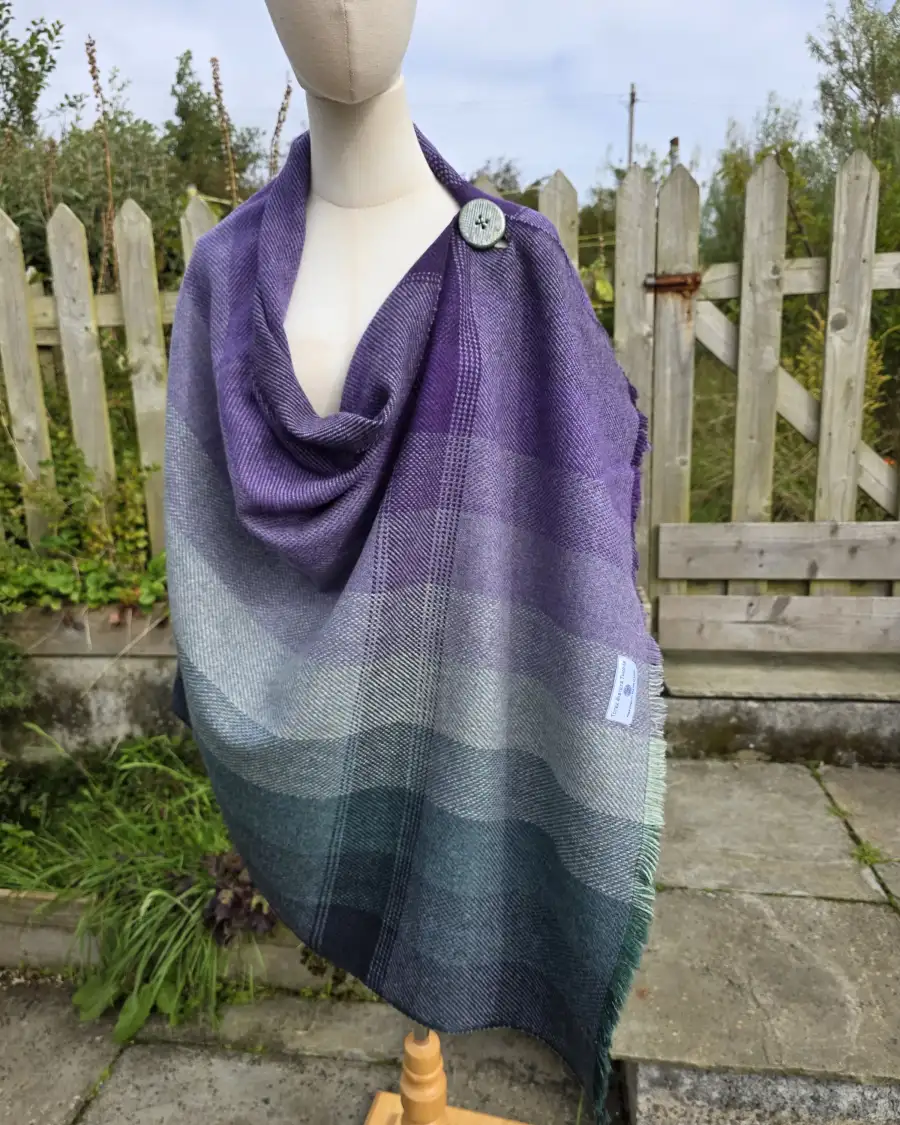 Three Sisters Tweed Shawl - 4 2