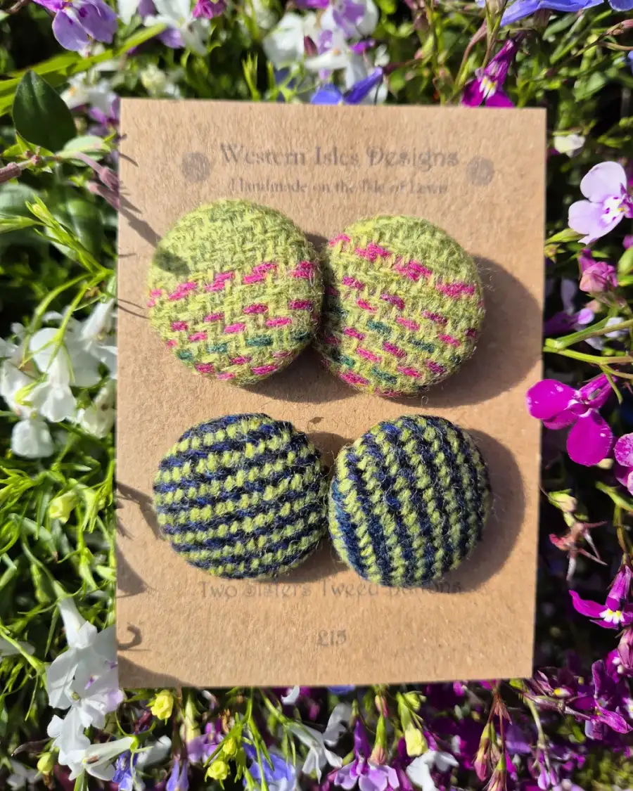 Two Sisters Tweed buttons - Aurora
