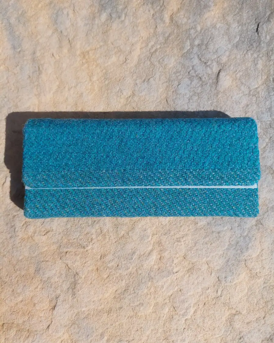 Three Sisters Tweed Glasses Case - 3 4