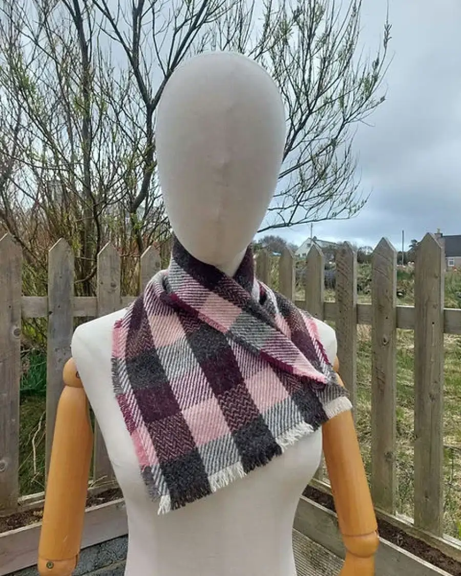 Two Sisters Tweed Neckwarmer gotland