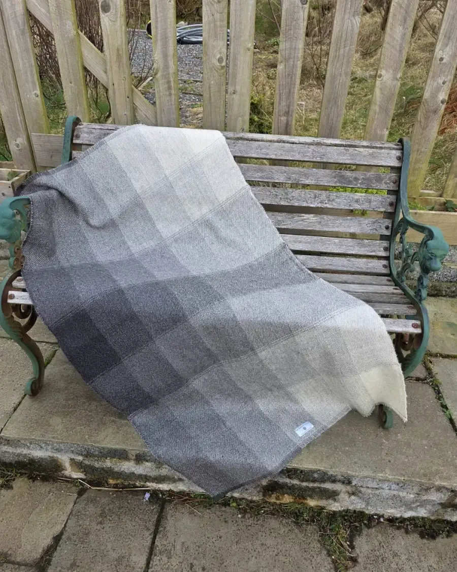 Two Sisters Tweed Throw gotland