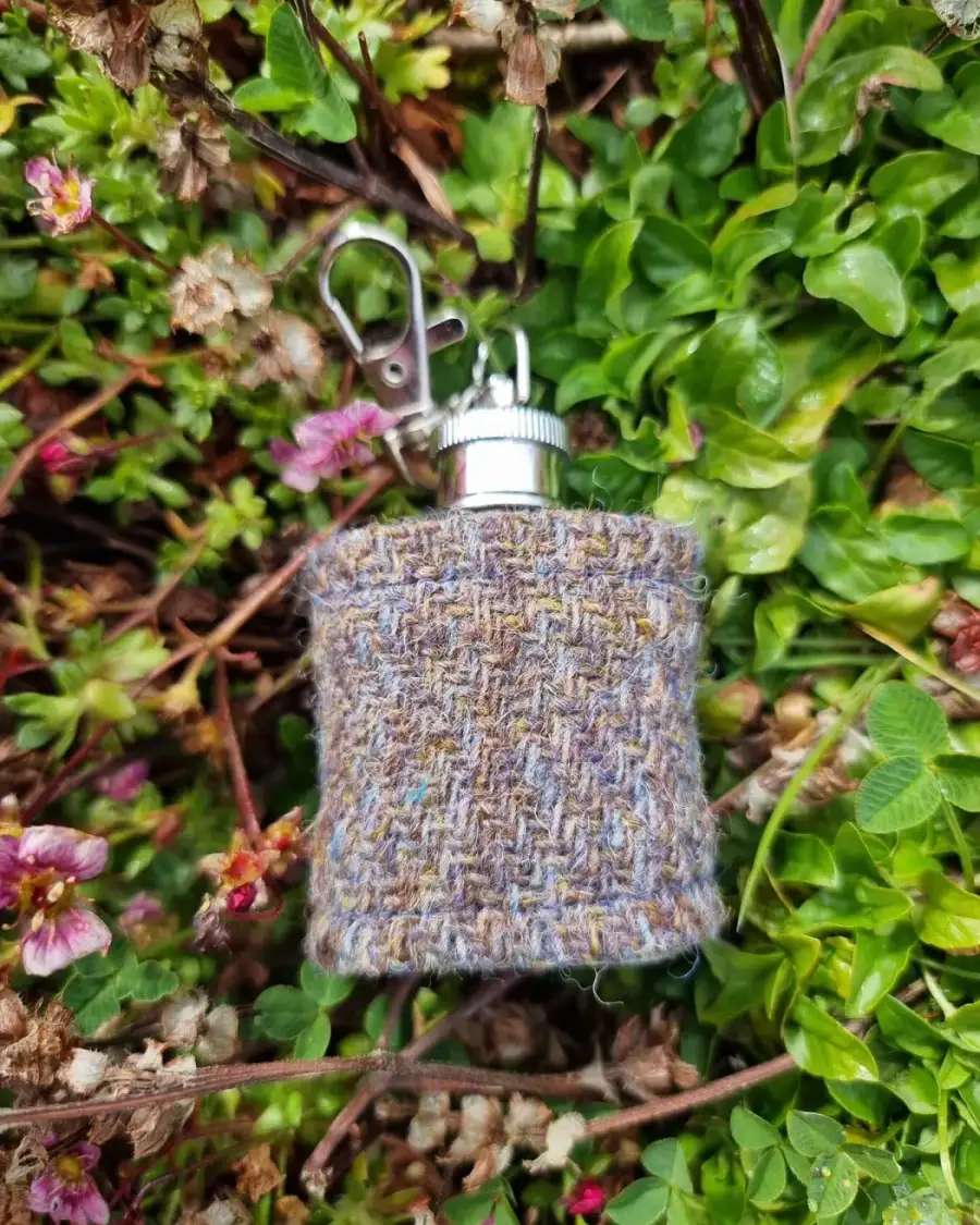 Hipflask keyring with Two Sisters Tweed cover